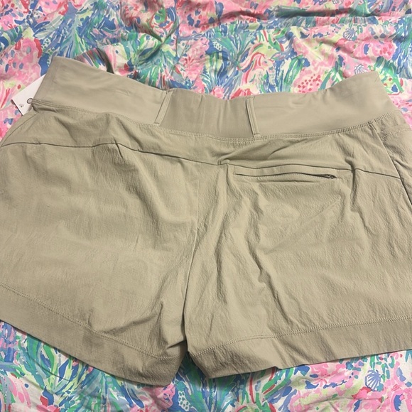 NWT Athleta Trekkie North Khaki Short size 20 - Picture 3 of 4